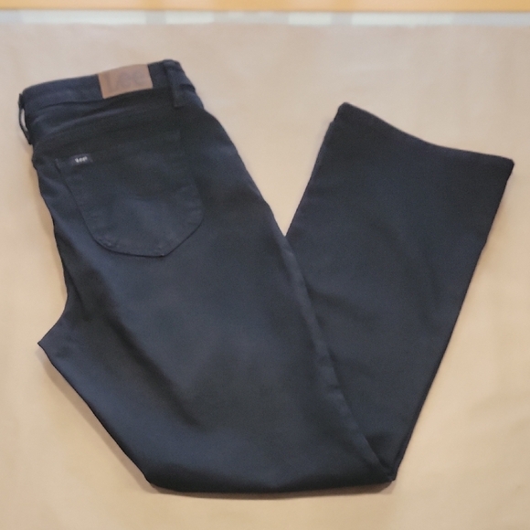Lee Size 12P Regular Fit Boot Cut Mid Rise Black Jeans, Excellent Used Condition - Picture 1 of 14